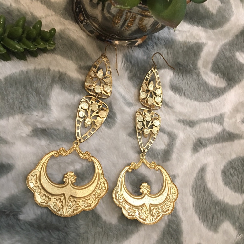 Urban Outfitters Green Gold Indian Long Earrings - Picture 3 of 3